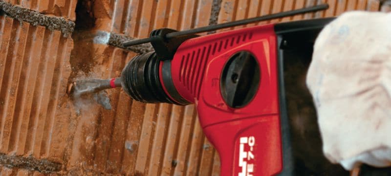 TE 7-C Rotary hammer Powerful D-grip, triple-mode SDS Plus (TE-C) rotary hammer with chipping function Applications 1