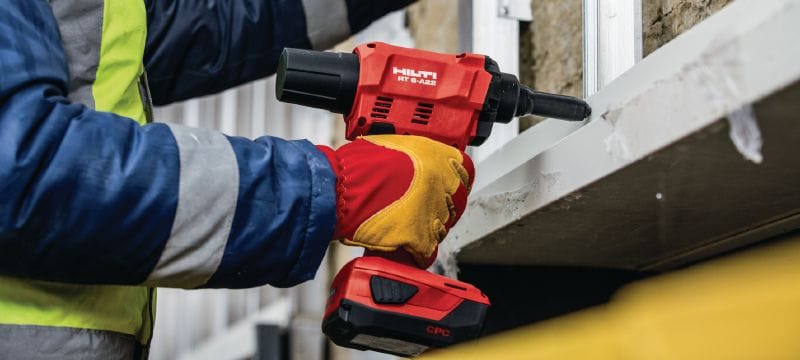 RT 6-A22 Cordless rivet tool 22V cordless rivet tool powered by Li-ion batteries for installation jobs and industrial production using rivets up to 4.8 mm in diameter (up to 5.0 mm for aluminium rivets) Applications 1