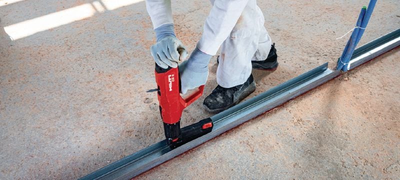 X-U MX steel/masonry nails (collated) High-performance collated nails for fastening to concrete and steel using powder-actuated tools Applications 1