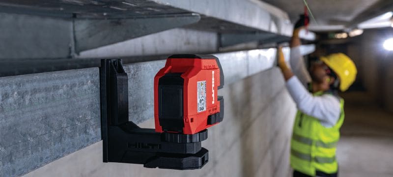 PM 20-CG Plumb and cross line laser Green beam combi-laser with 2 queues and 4 points for plumbing, leveling, aligning and squaring Applications 1
