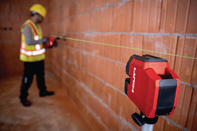 PM 20-CG Plumb and cross line laser Green beam combi-laser with 2 lines and 5 points for plumbing, levelling, aligning and squaring Applications 1