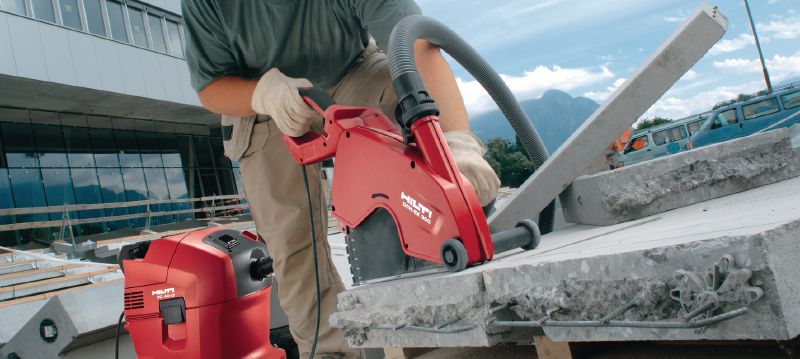 DCH 300 Electric cutter Hand-held electric cutter designed to saw through concrete, masonry and metal up to 120 mm thick Applications 1