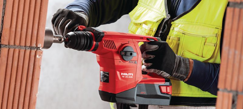 TE 30-A36 Cordless rotary hammer Powerful SDS Plus (TE-C) cordless rotary hammer for heavy-duty concrete drilling and corrective chiselling Applications 1